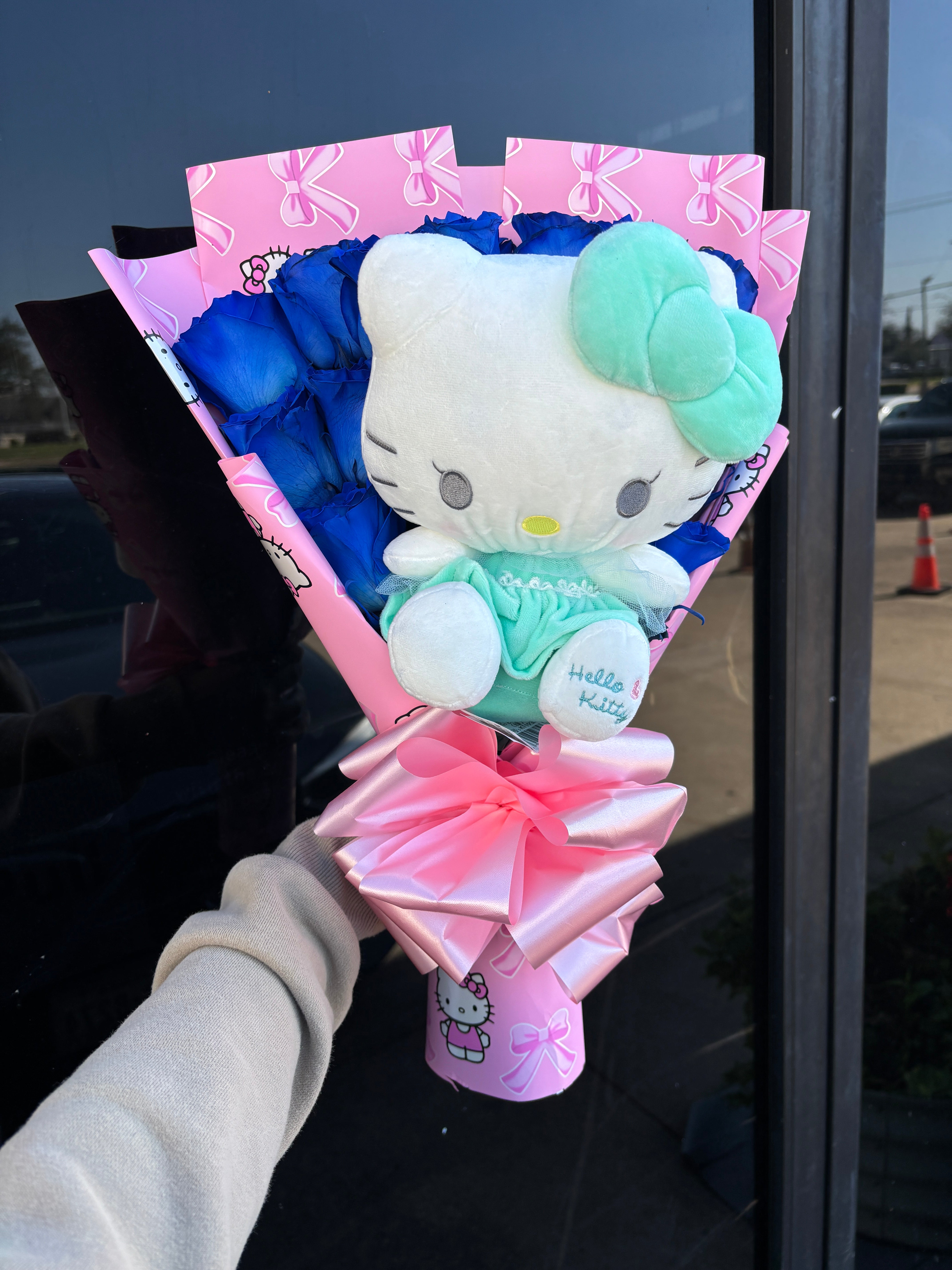Real roses: 12 blue roses with mini HK plushy