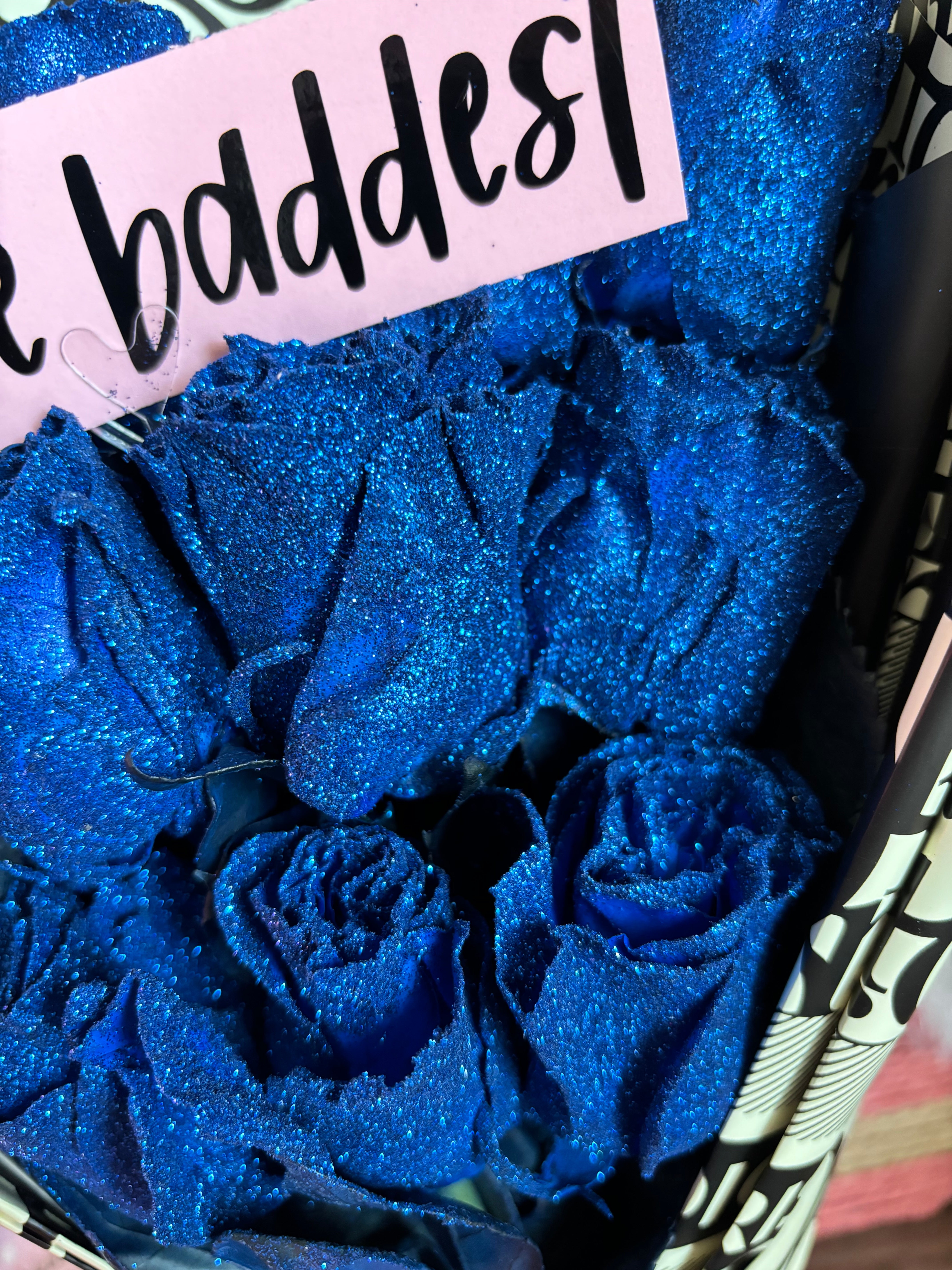 12 Royal Glitter roses 💙 + customize phrase