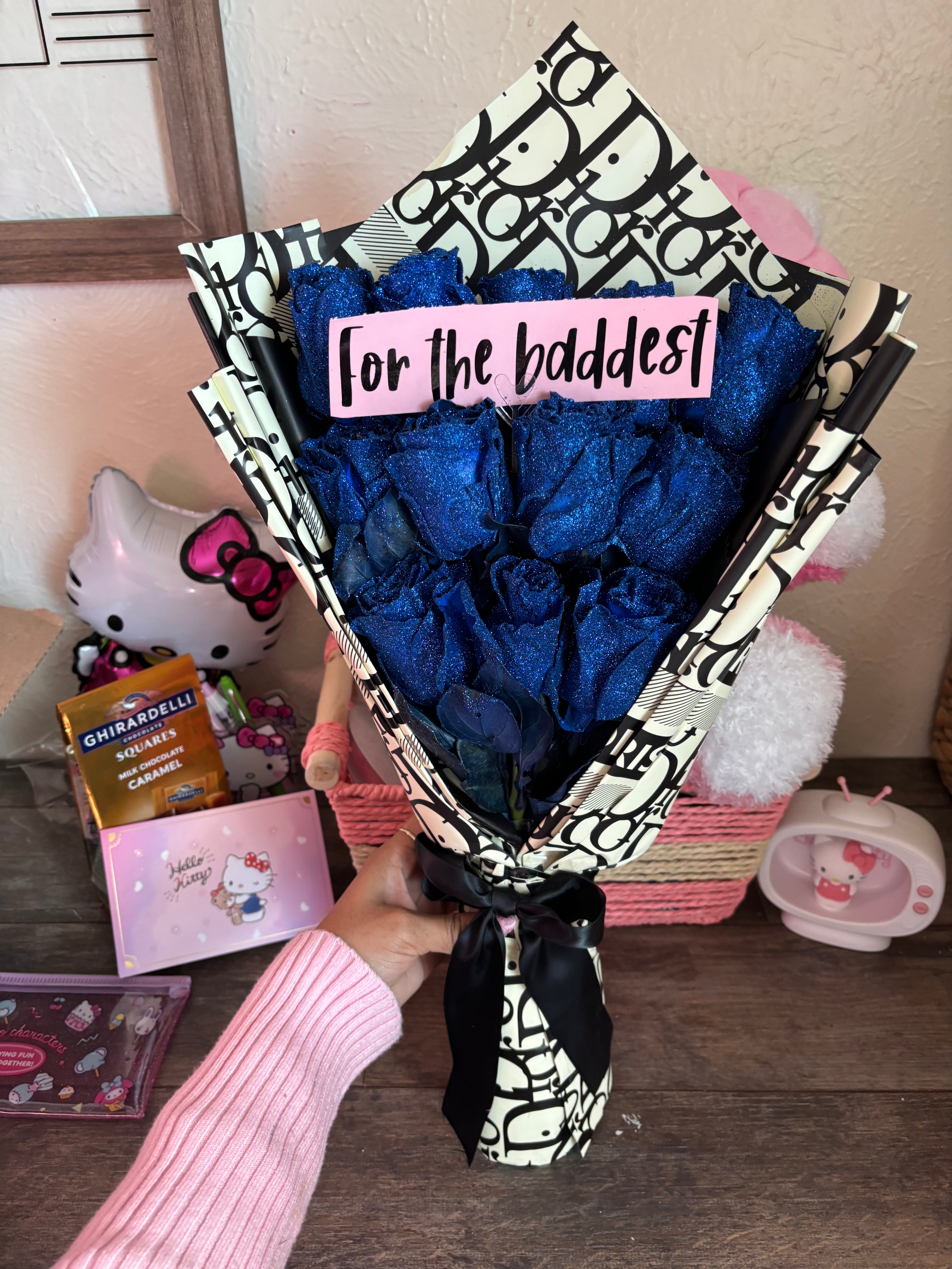 12 Royal Glitter roses 💙 + customize phrase