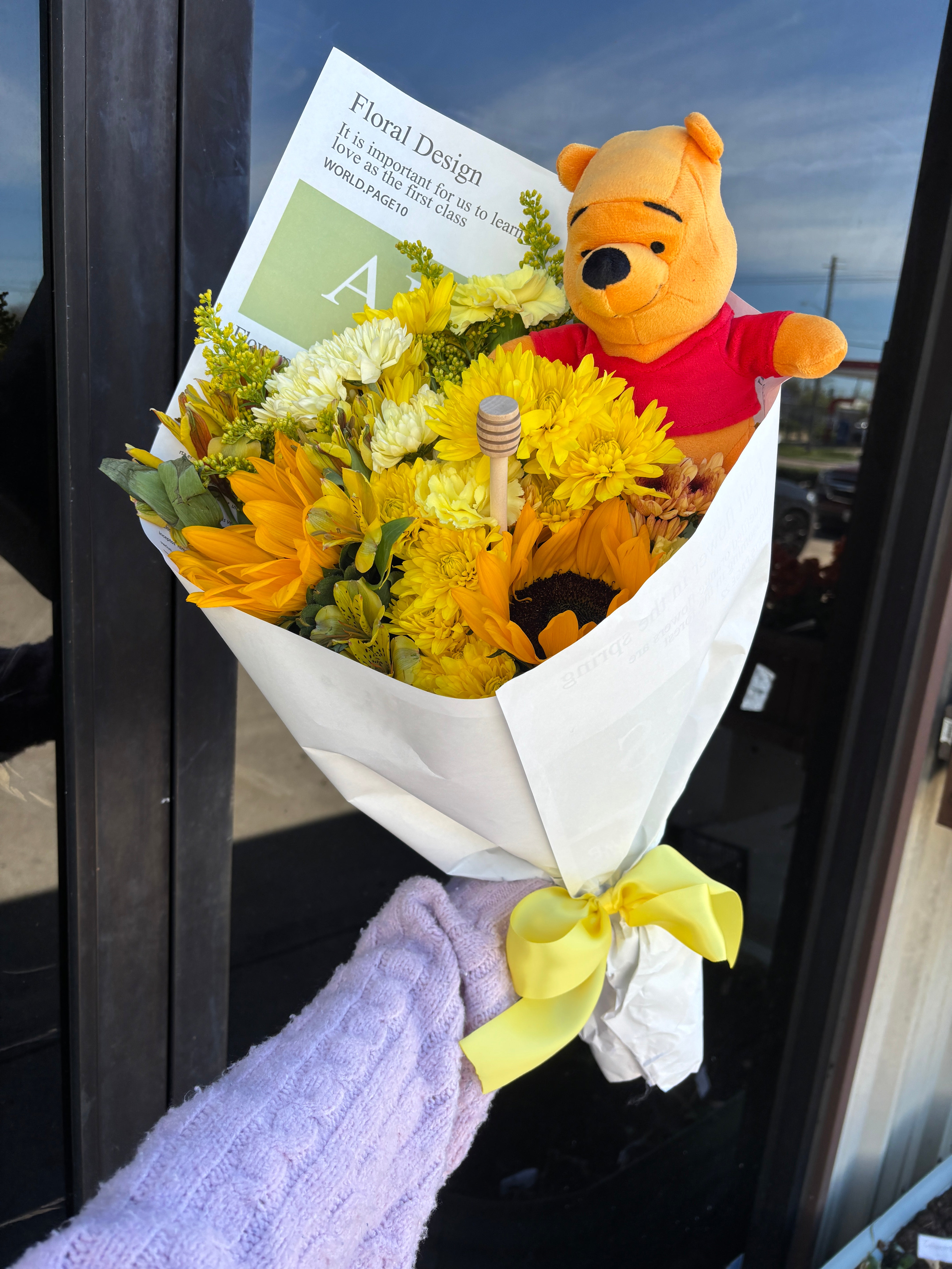 Yellow flower mix 🌼🌻💛+ Winnie the Pooh