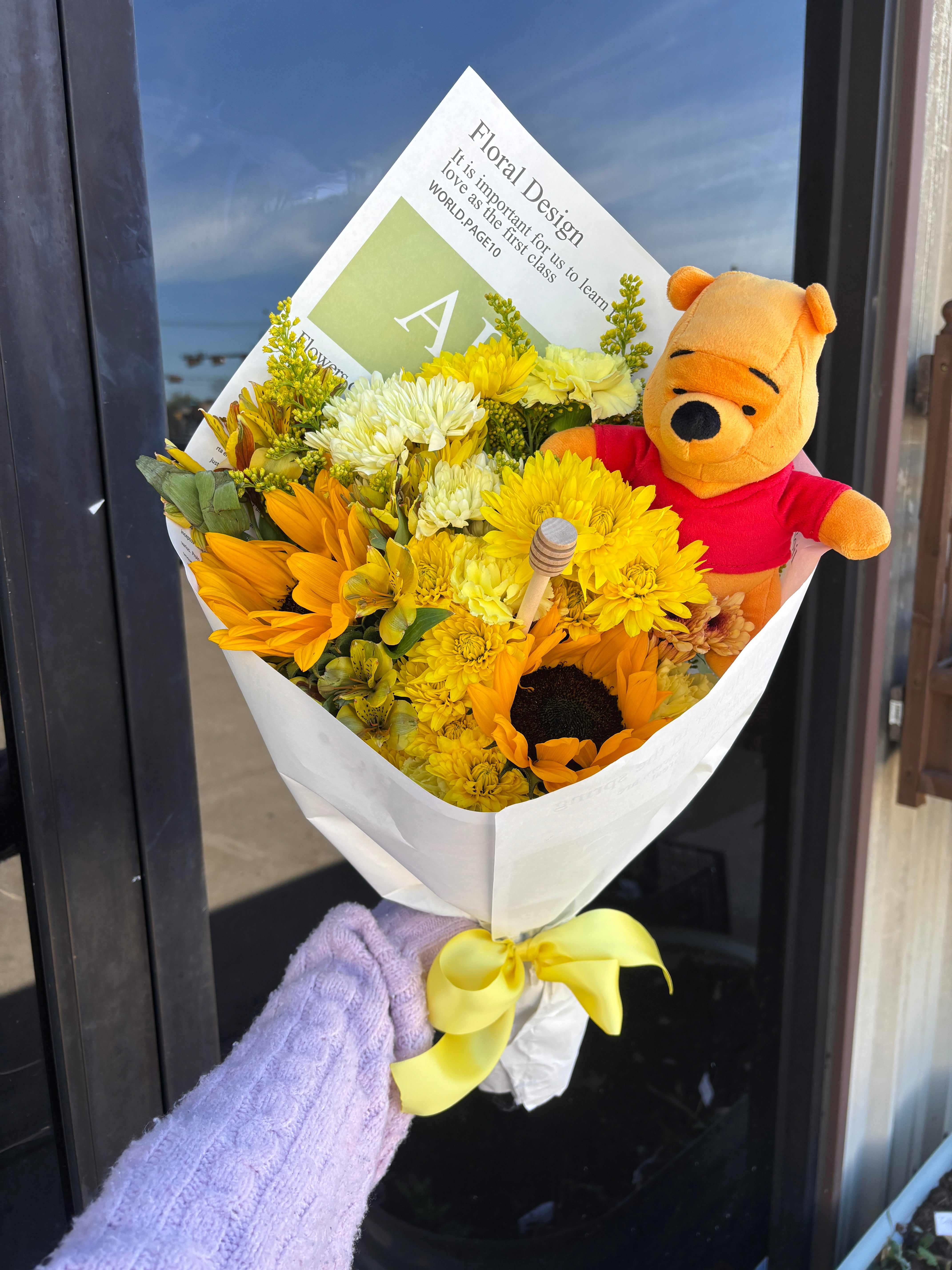 Yellow flower mix 🌼🌻💛+ Winnie the Pooh