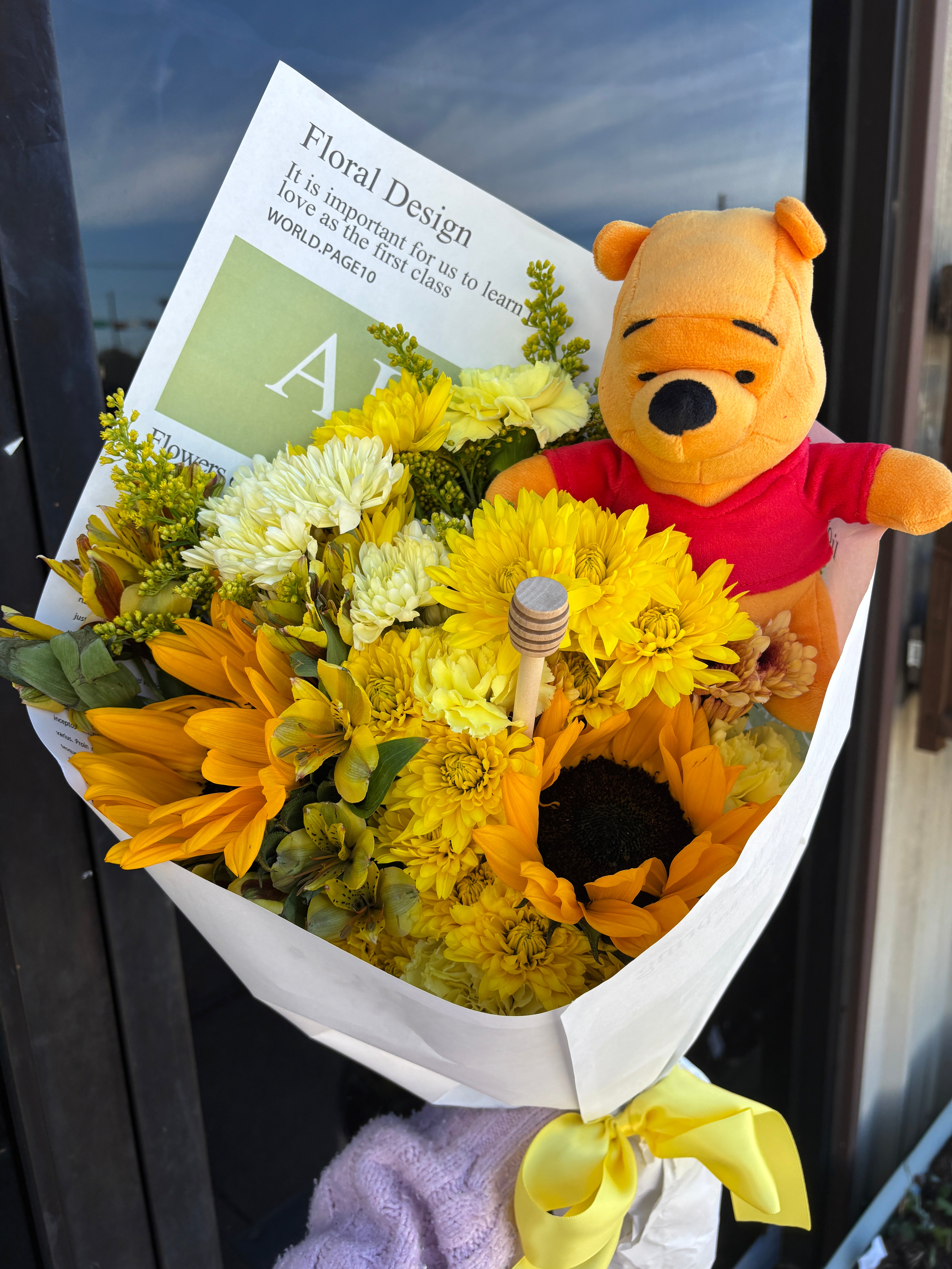 Yellow flower mix 🌼🌻💛+ Winnie the Pooh