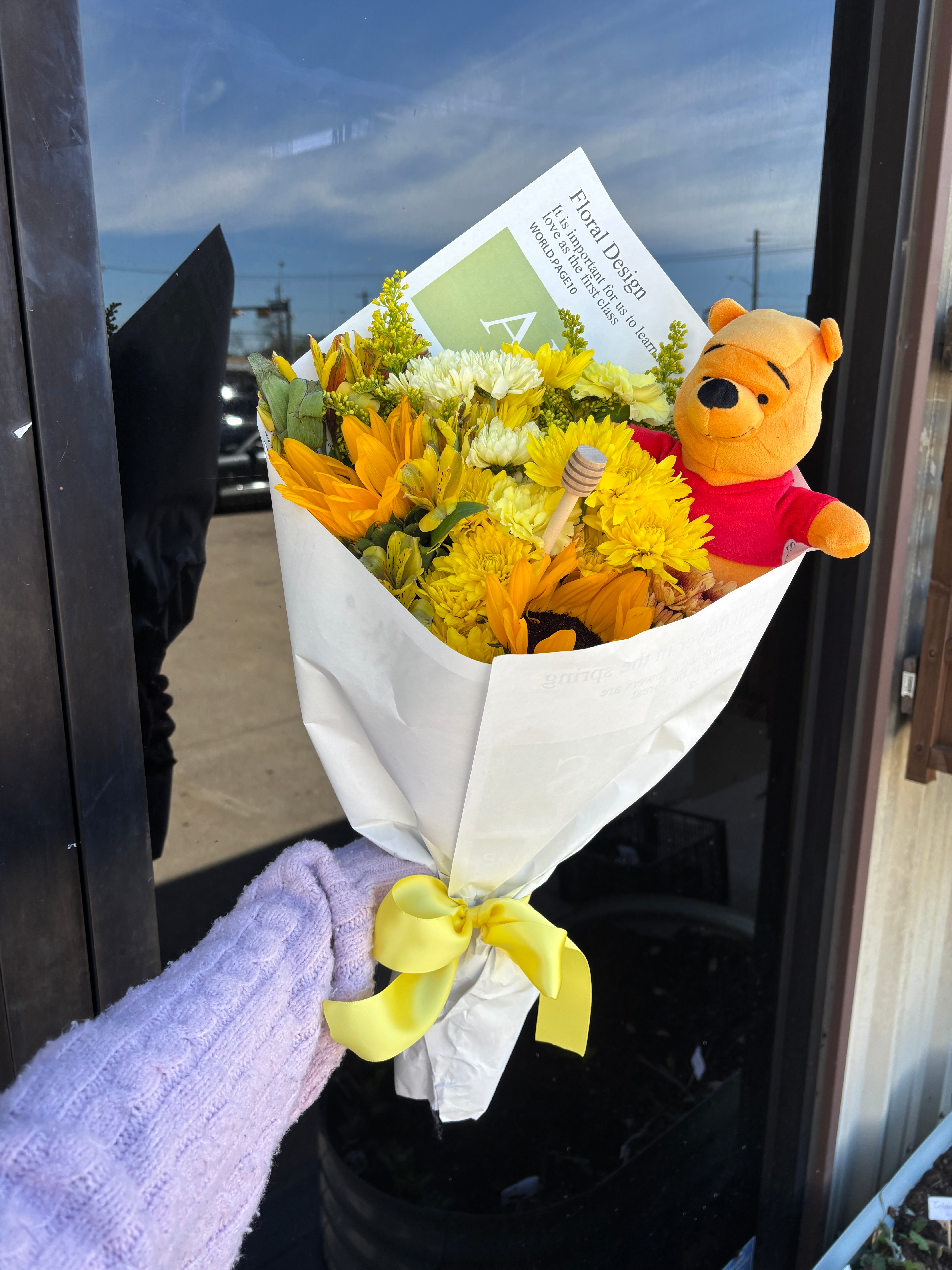 Yellow flower mix 🌼🌻💛+ Winnie the Pooh