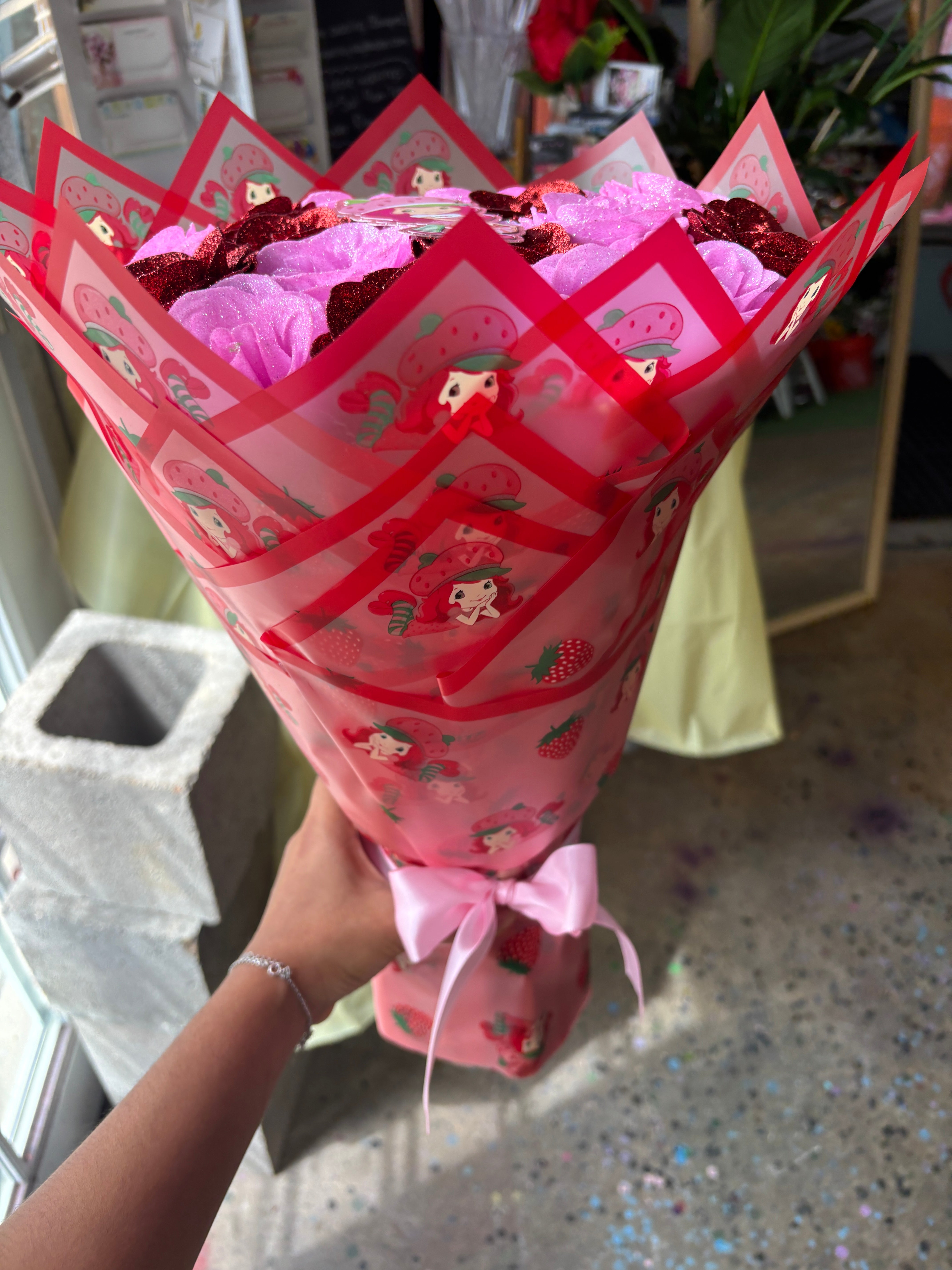 Strawberry shortcake eternal bouquet 🍓