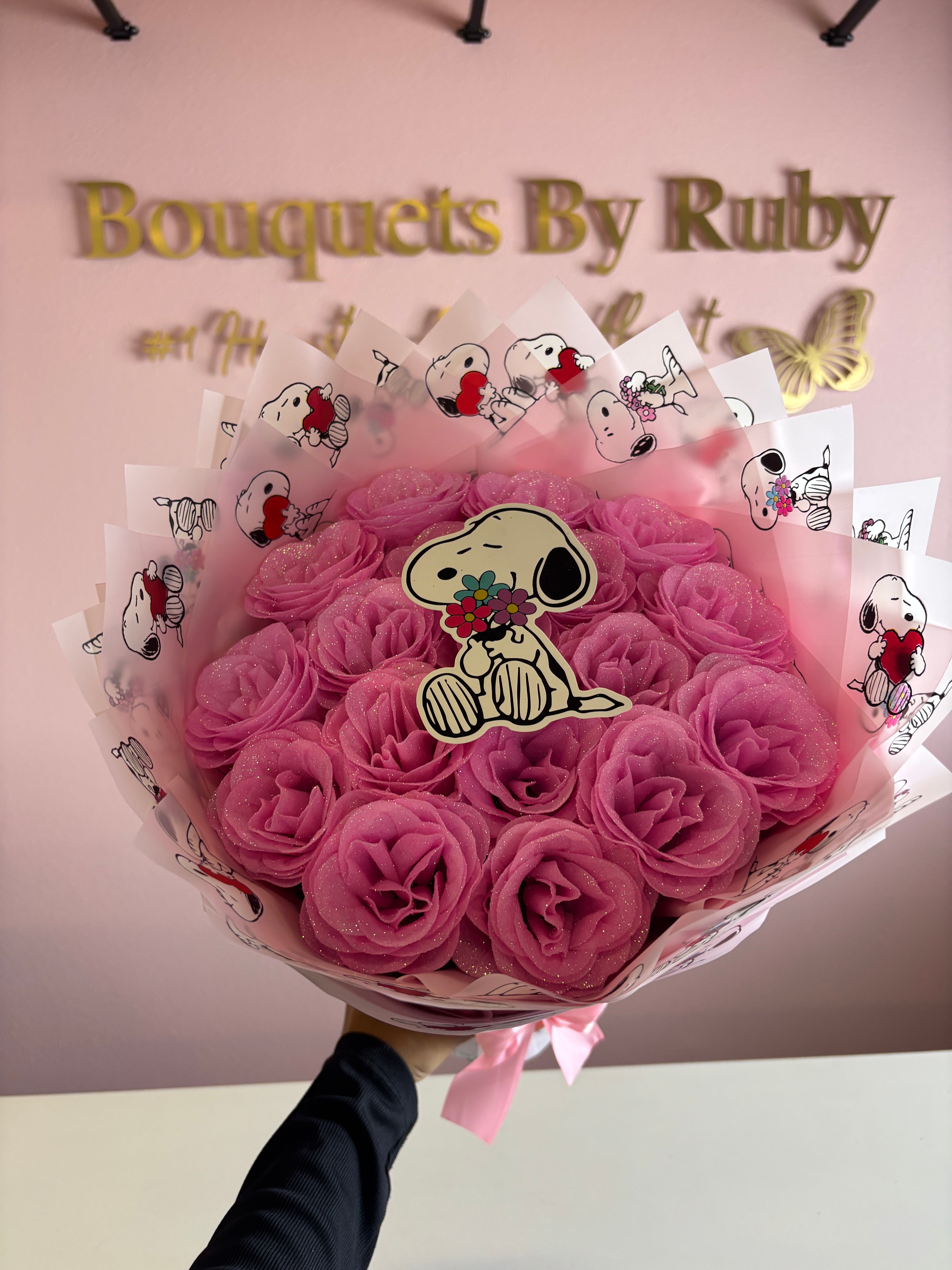 Pink glitter snoopy bouquet 🌸