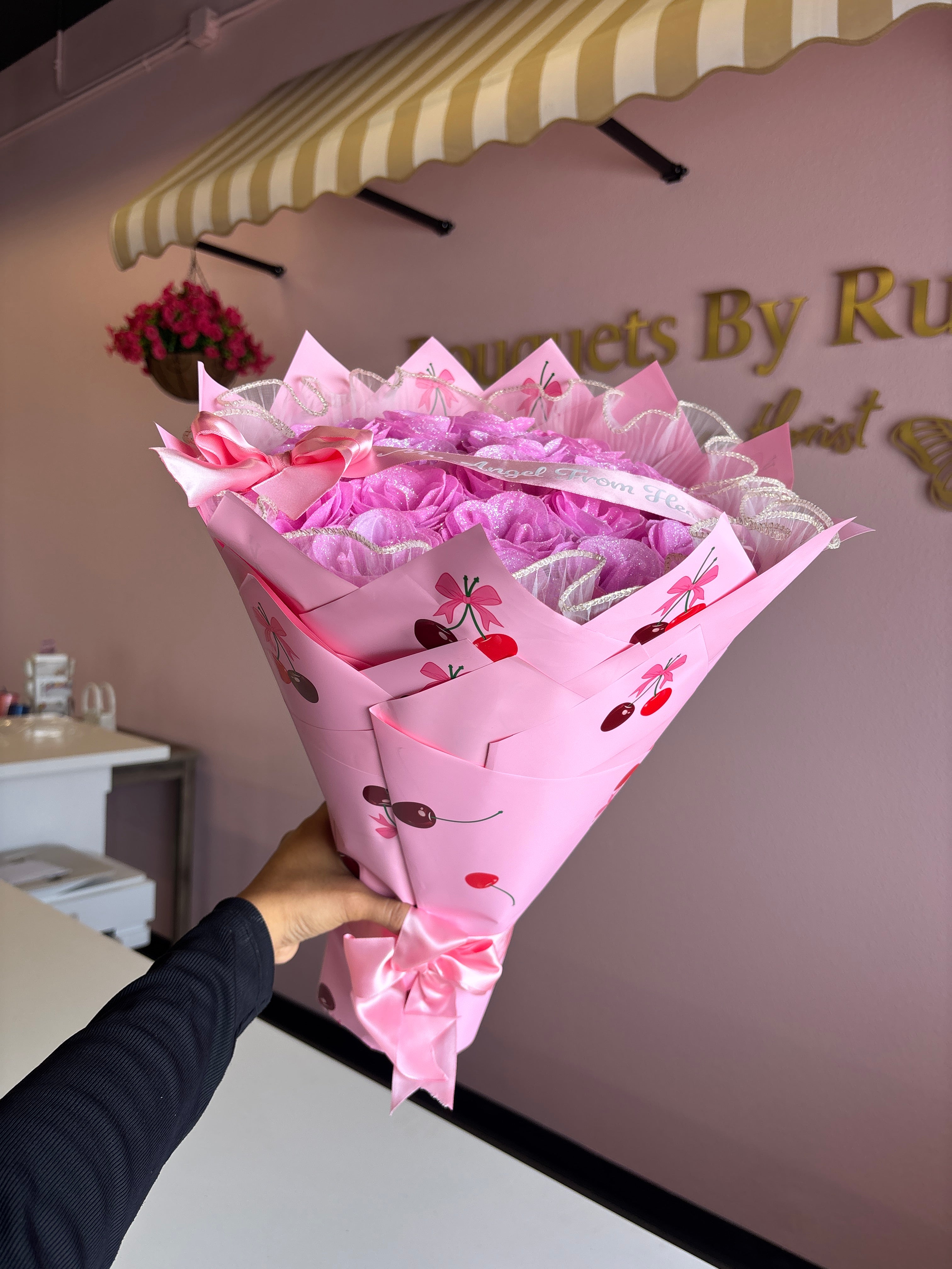 Pink glitter cherry wrapped🌸🤍