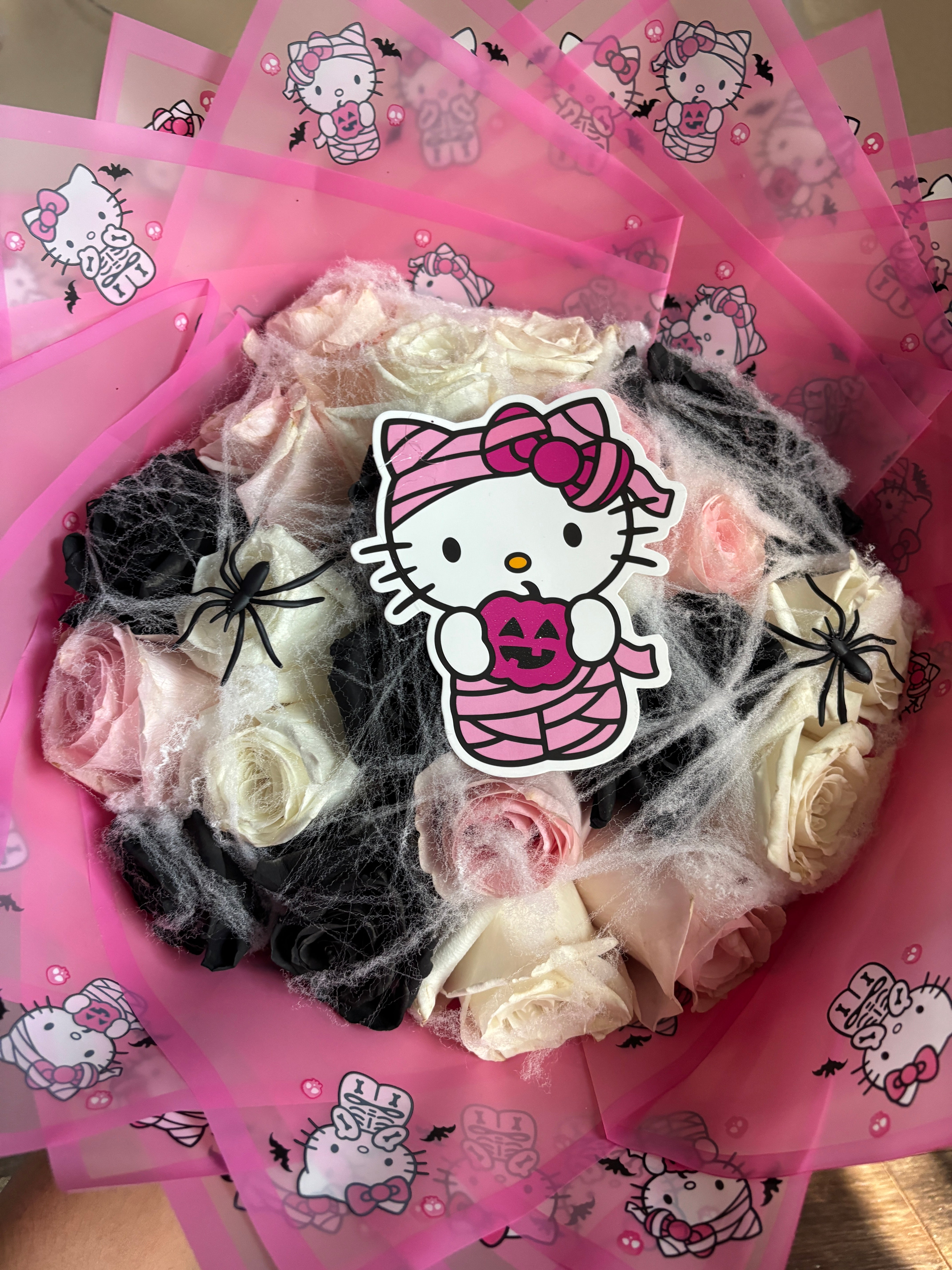 24 rose Spooky Hello Kitty 💞🕷️