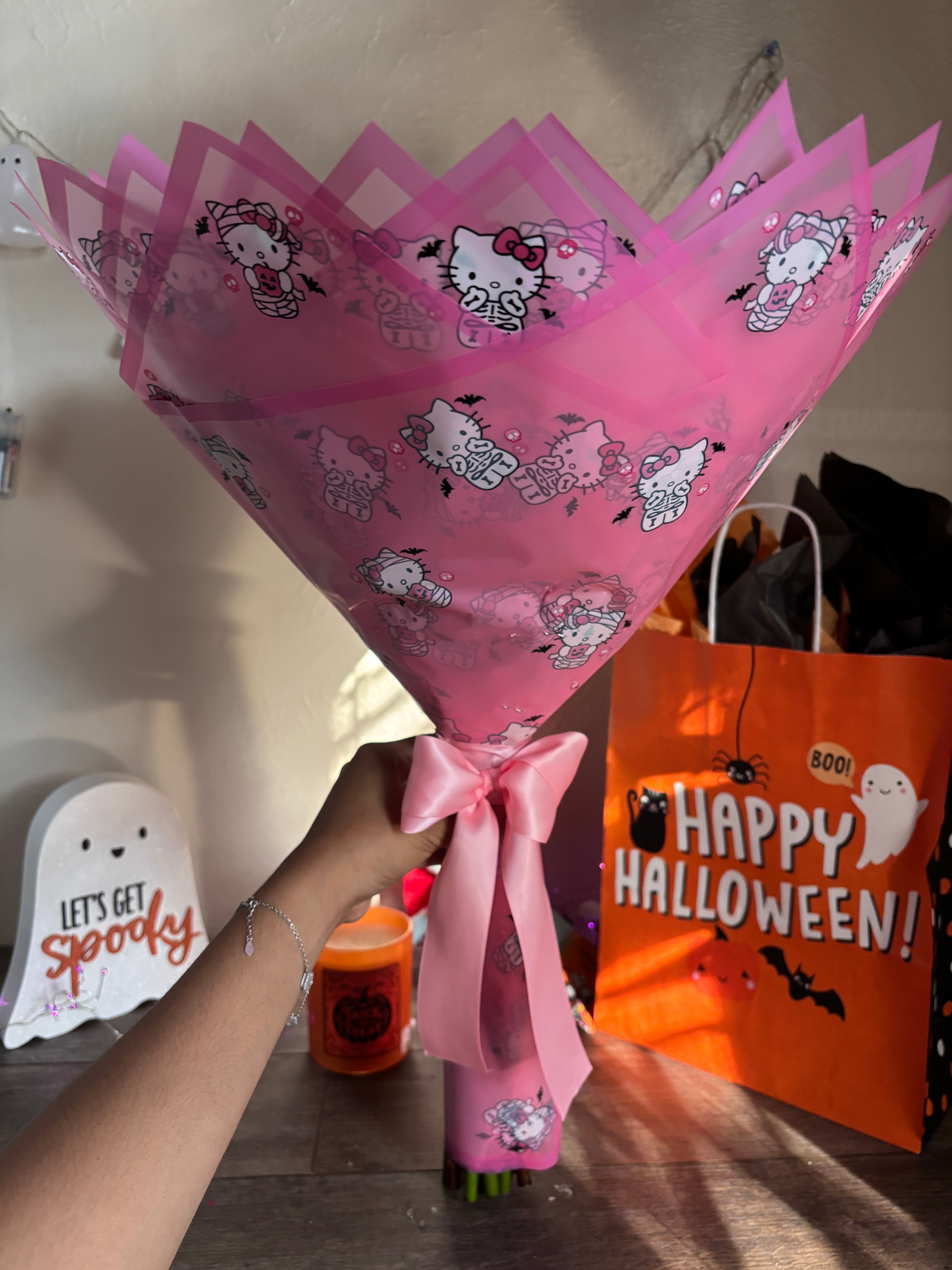 24 rose Spooky Hello Kitty 💞🕷️