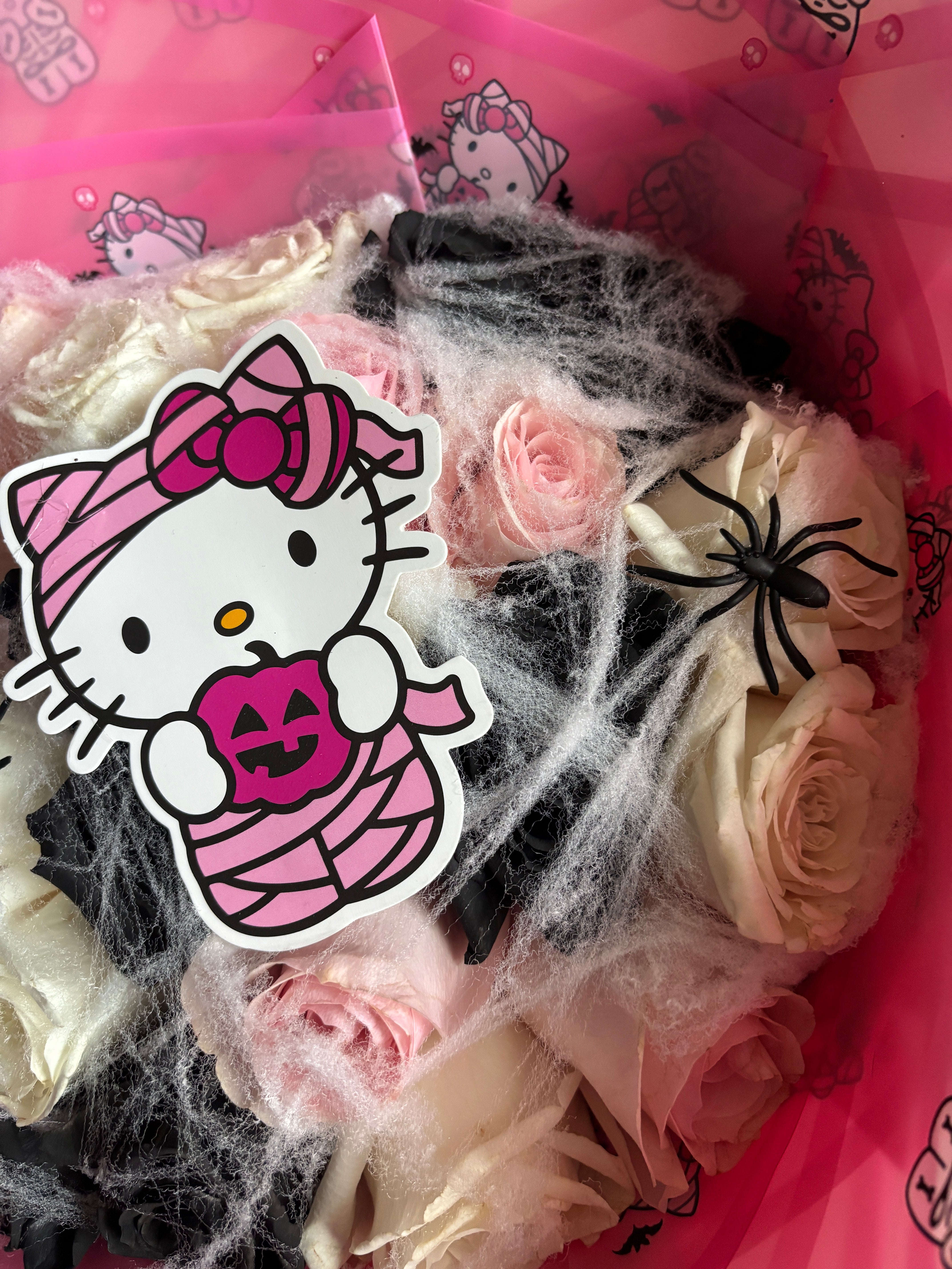 24 rose Spooky Hello Kitty 💞🕷️