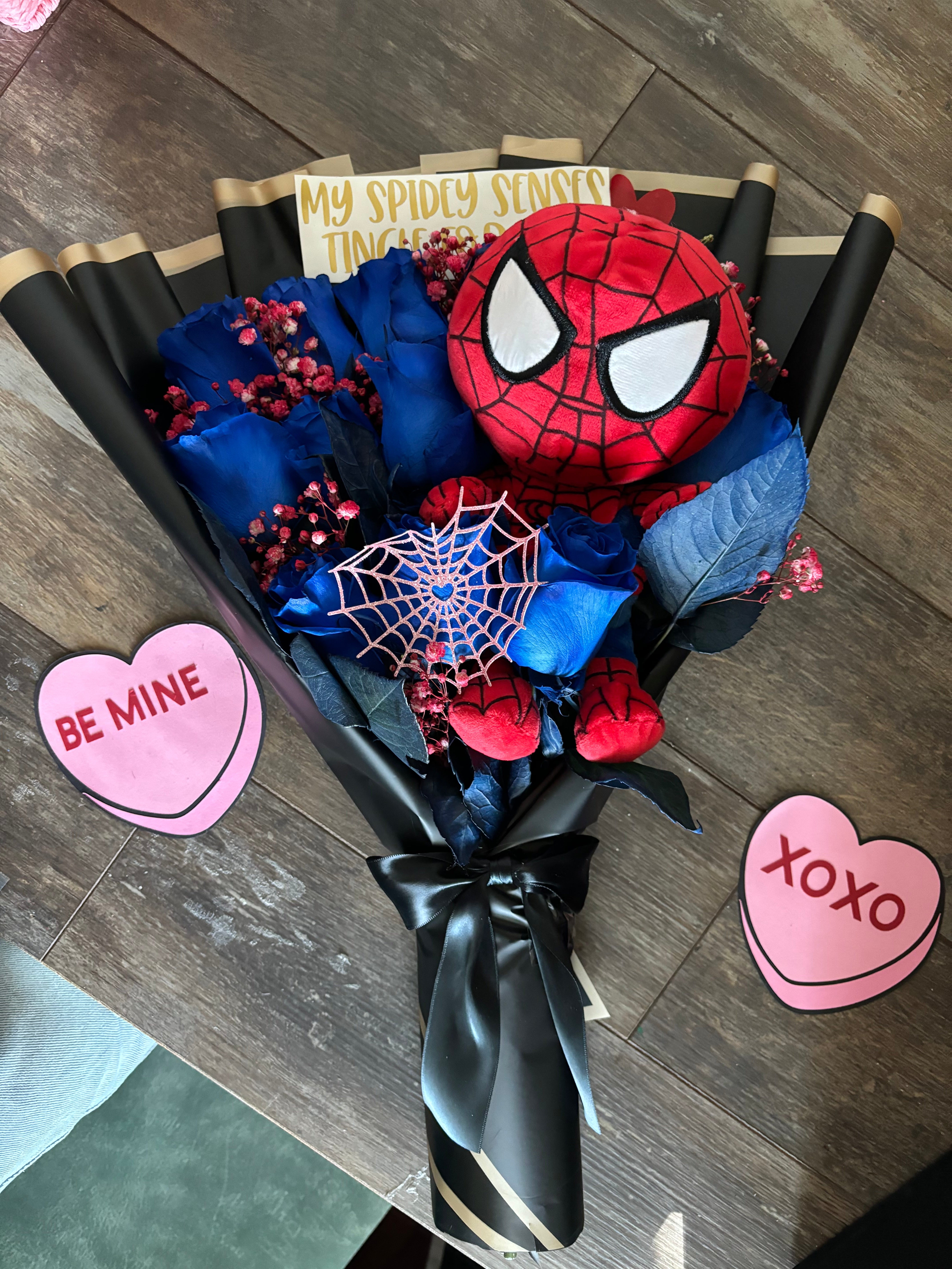 Spidey for him or her 💙 dozen blues + spidey heart
