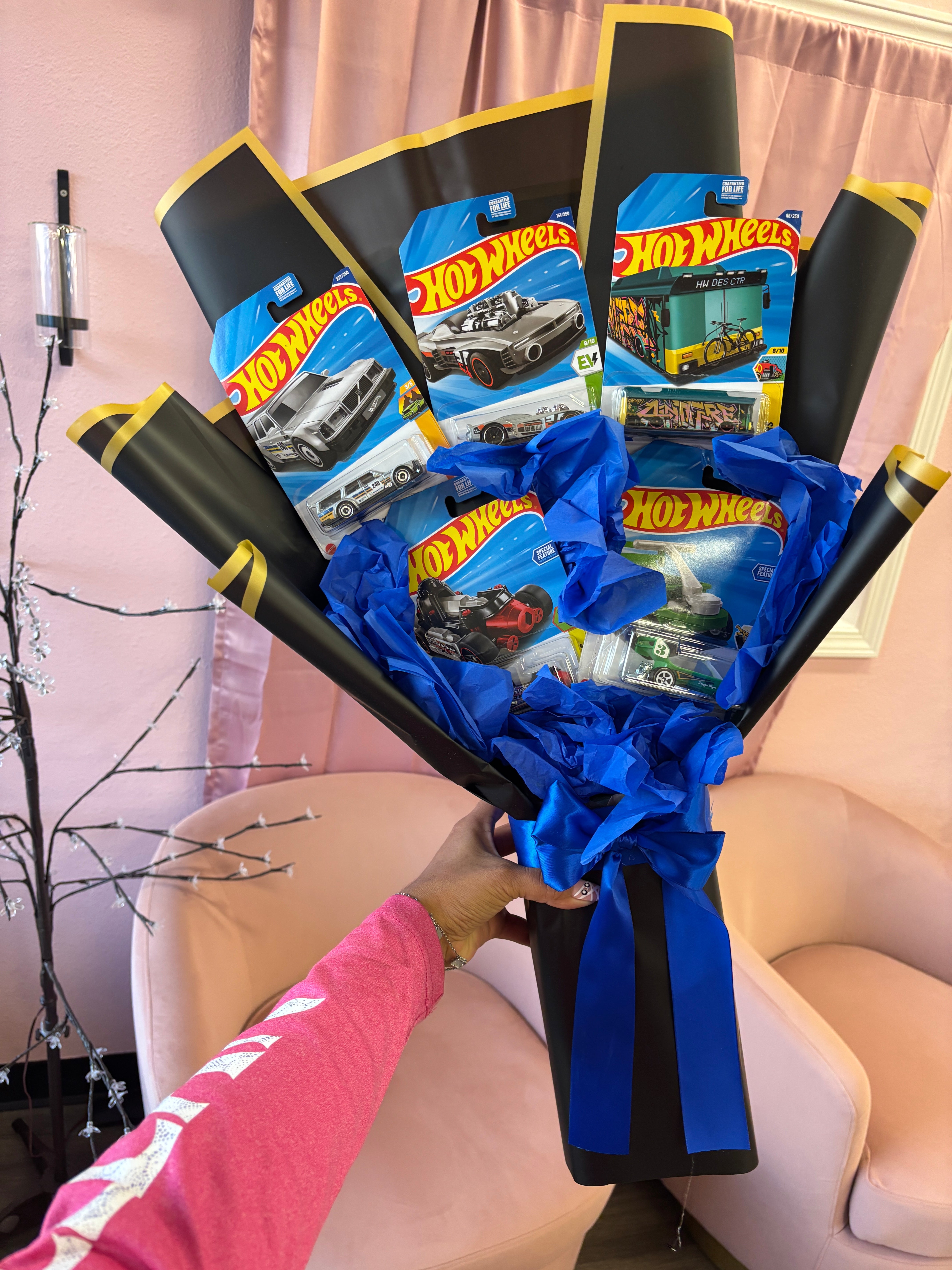 Hot wheels bouquet for him 💙