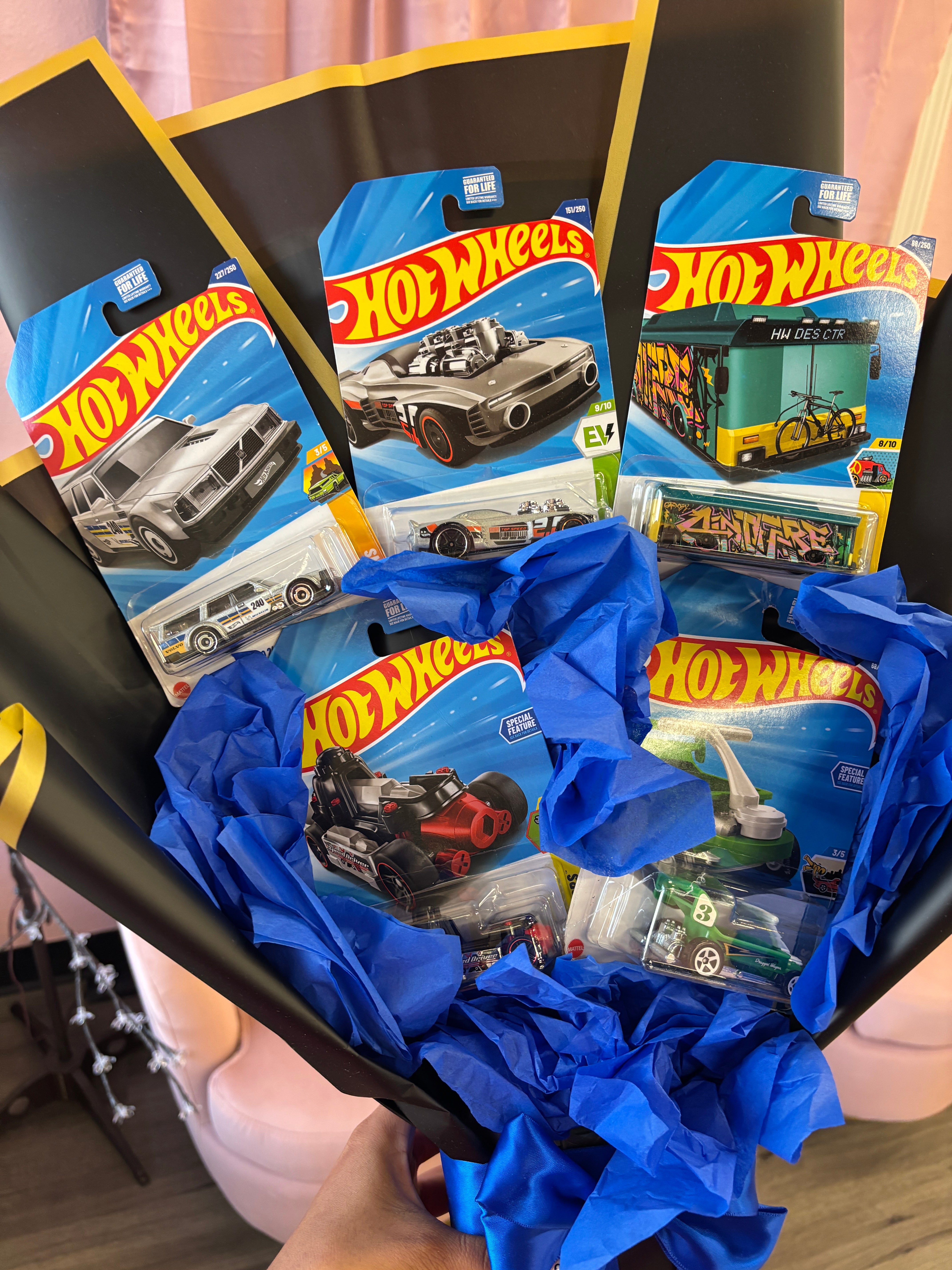 Hot wheels bouquet for him 💙