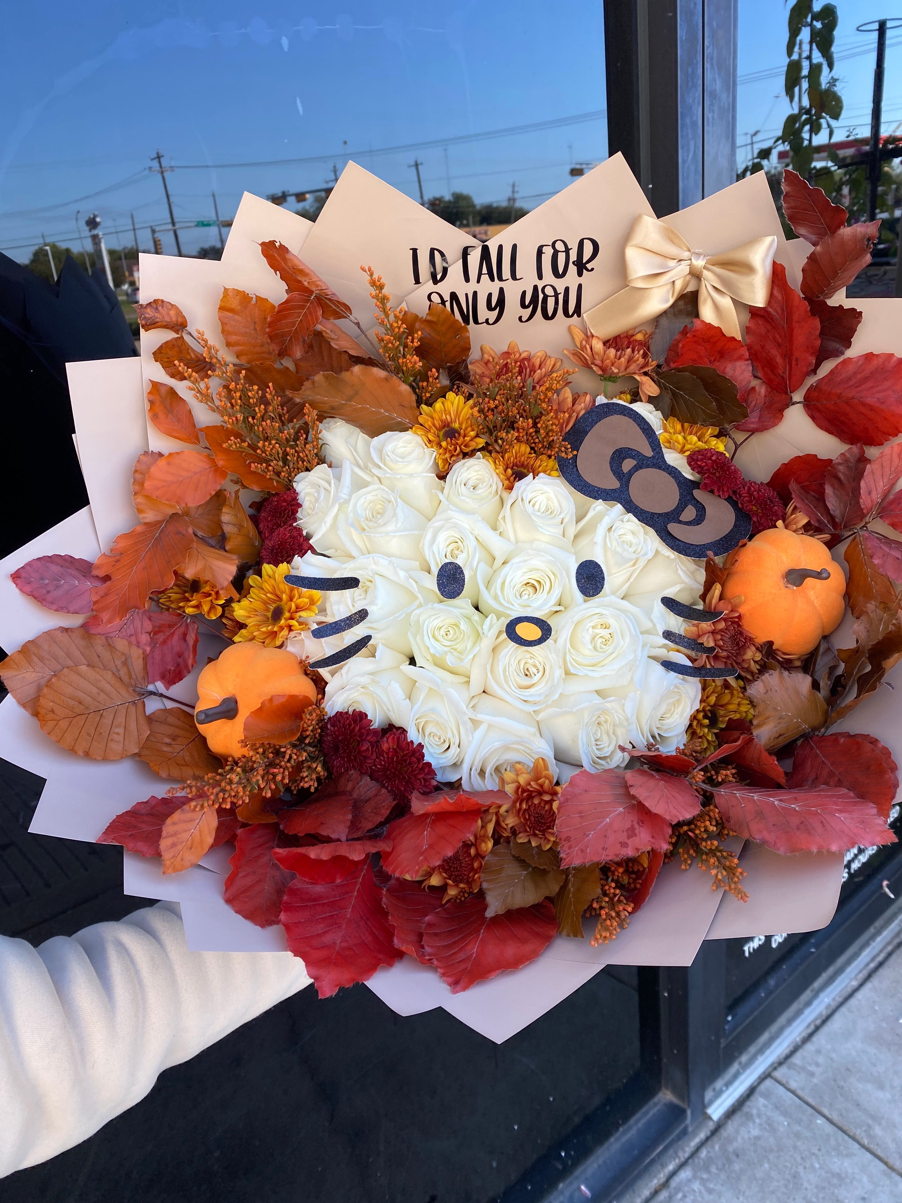 Original design : Hello Kitty face surrounded by fall flowers🍂