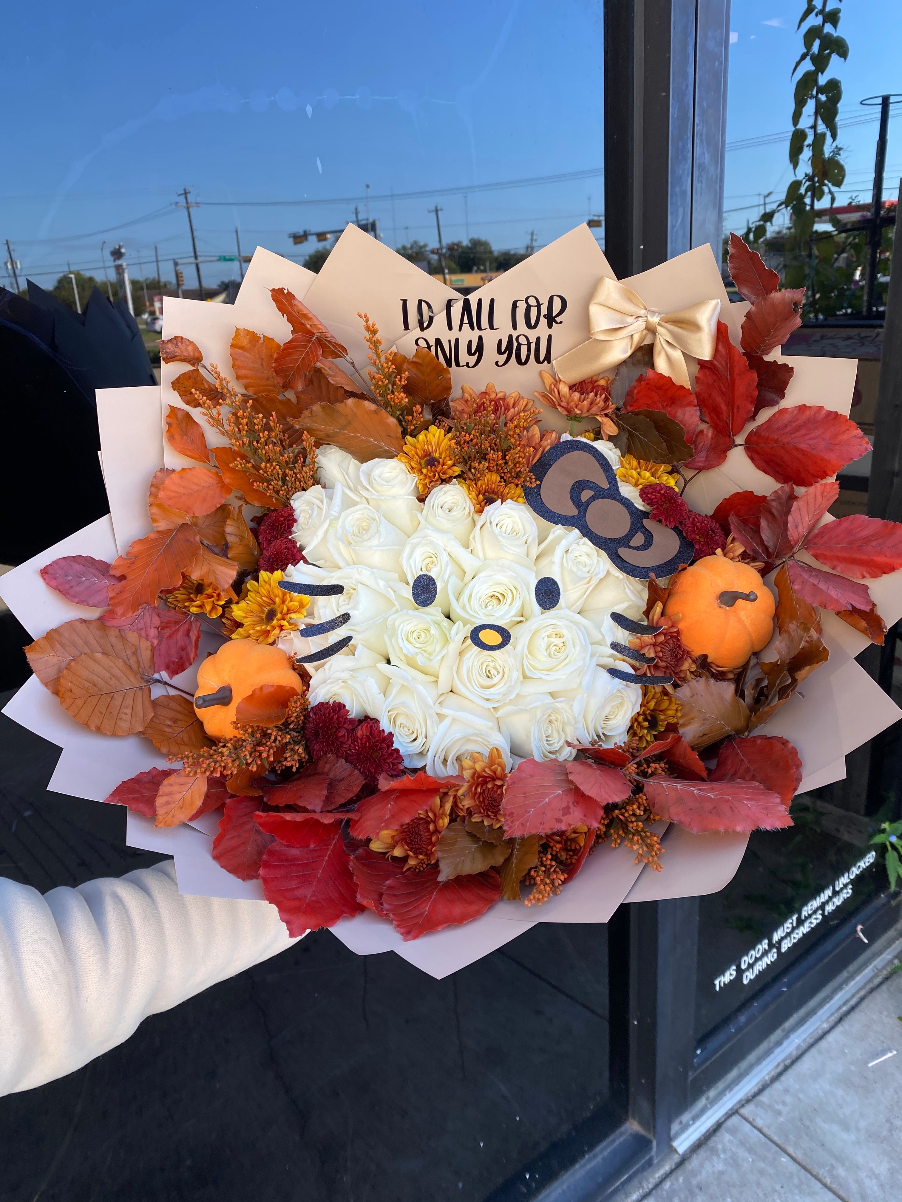 Original design : Hello Kitty face surrounded by fall flowers🍂