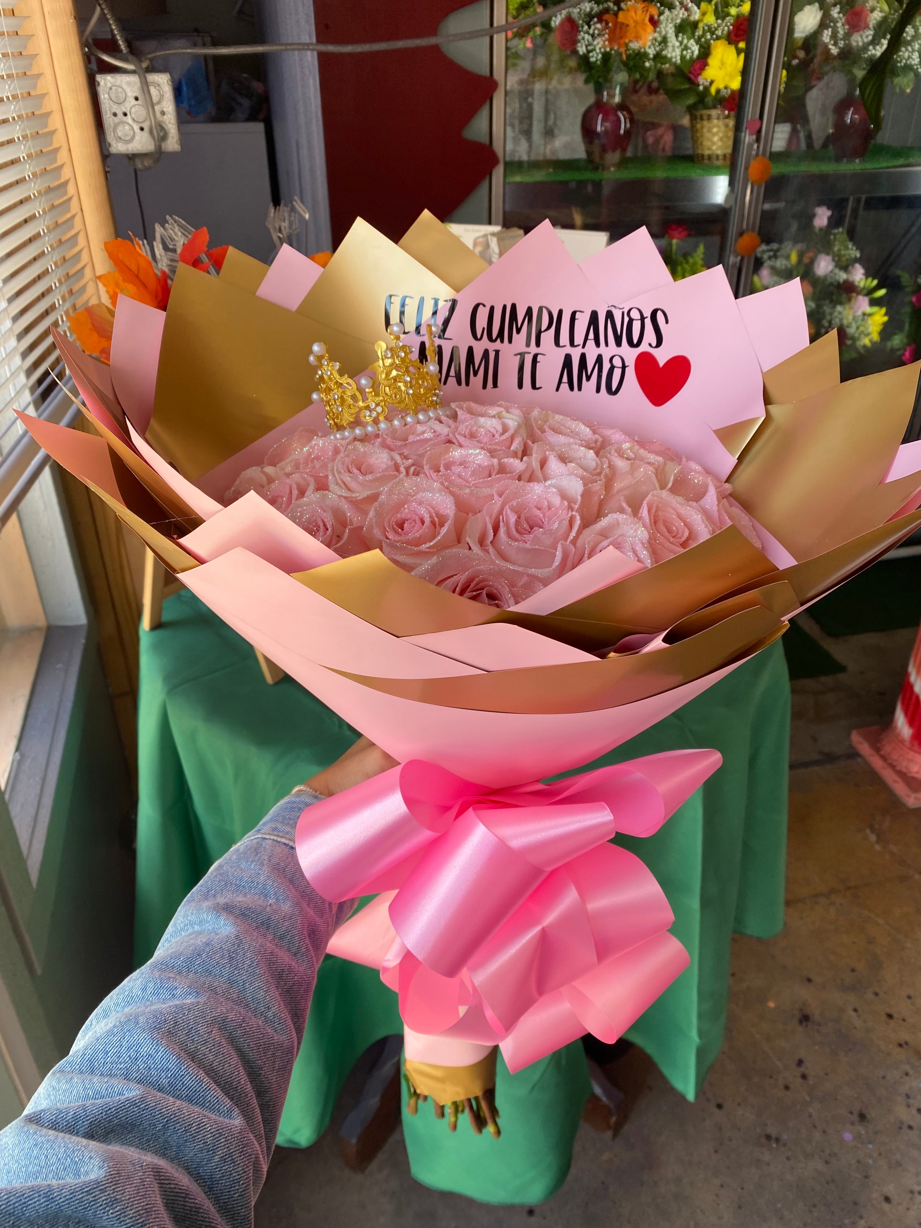 24 Pink barbz  roses with glitter✨