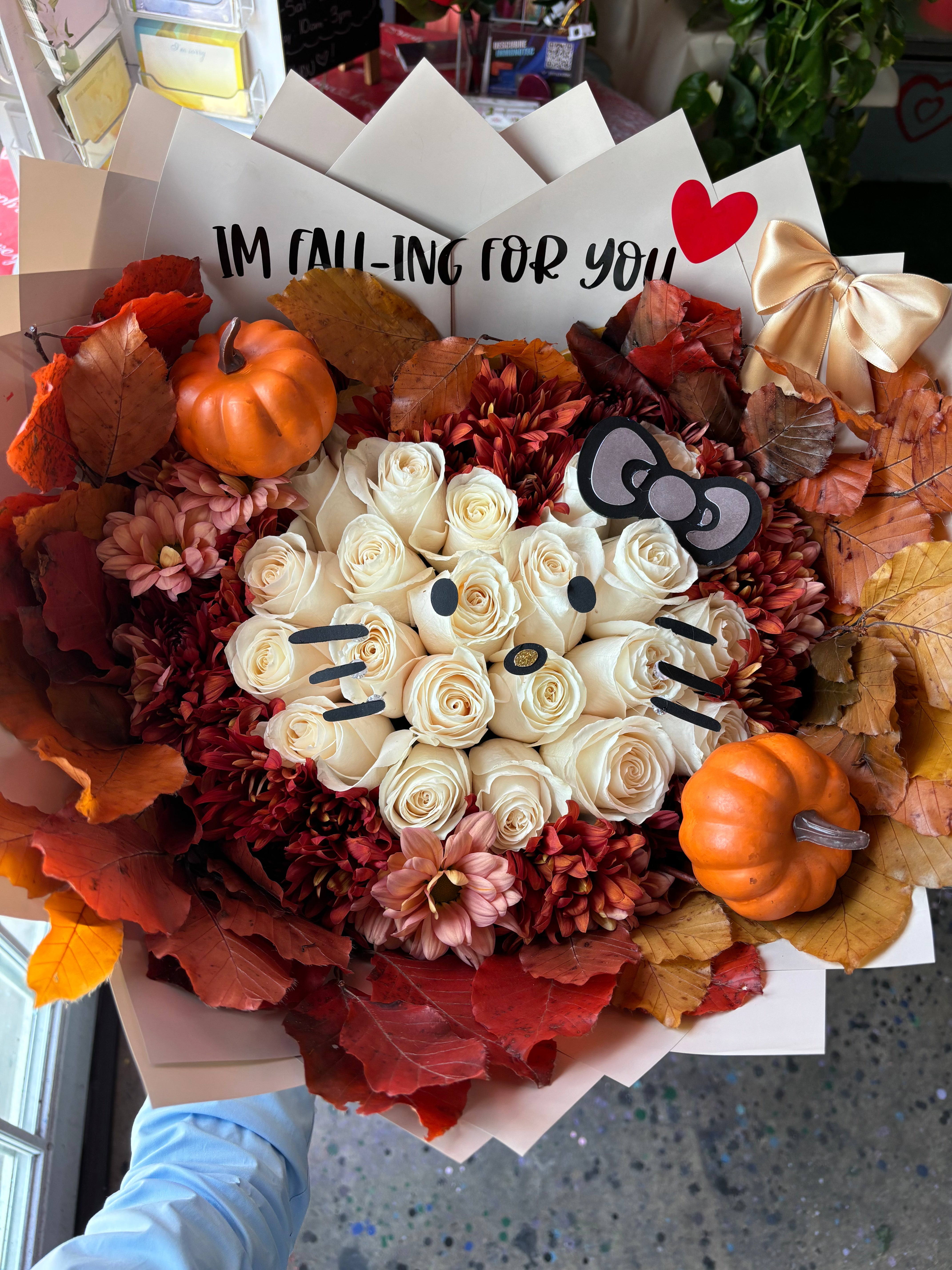 Original design : Hello Kitty face surrounded by fall flowers🍂