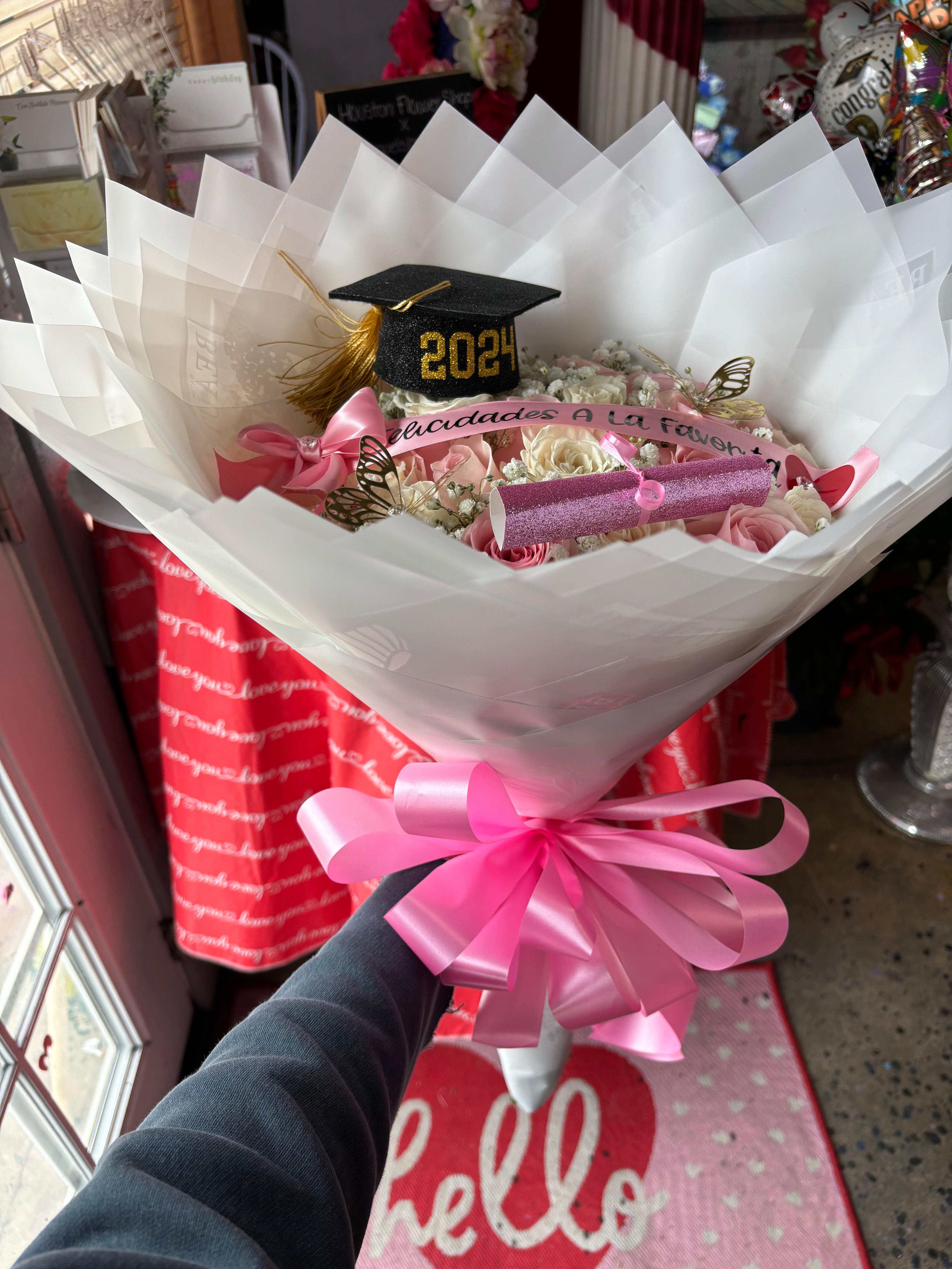24 white and pinks grad bouquet 🎀