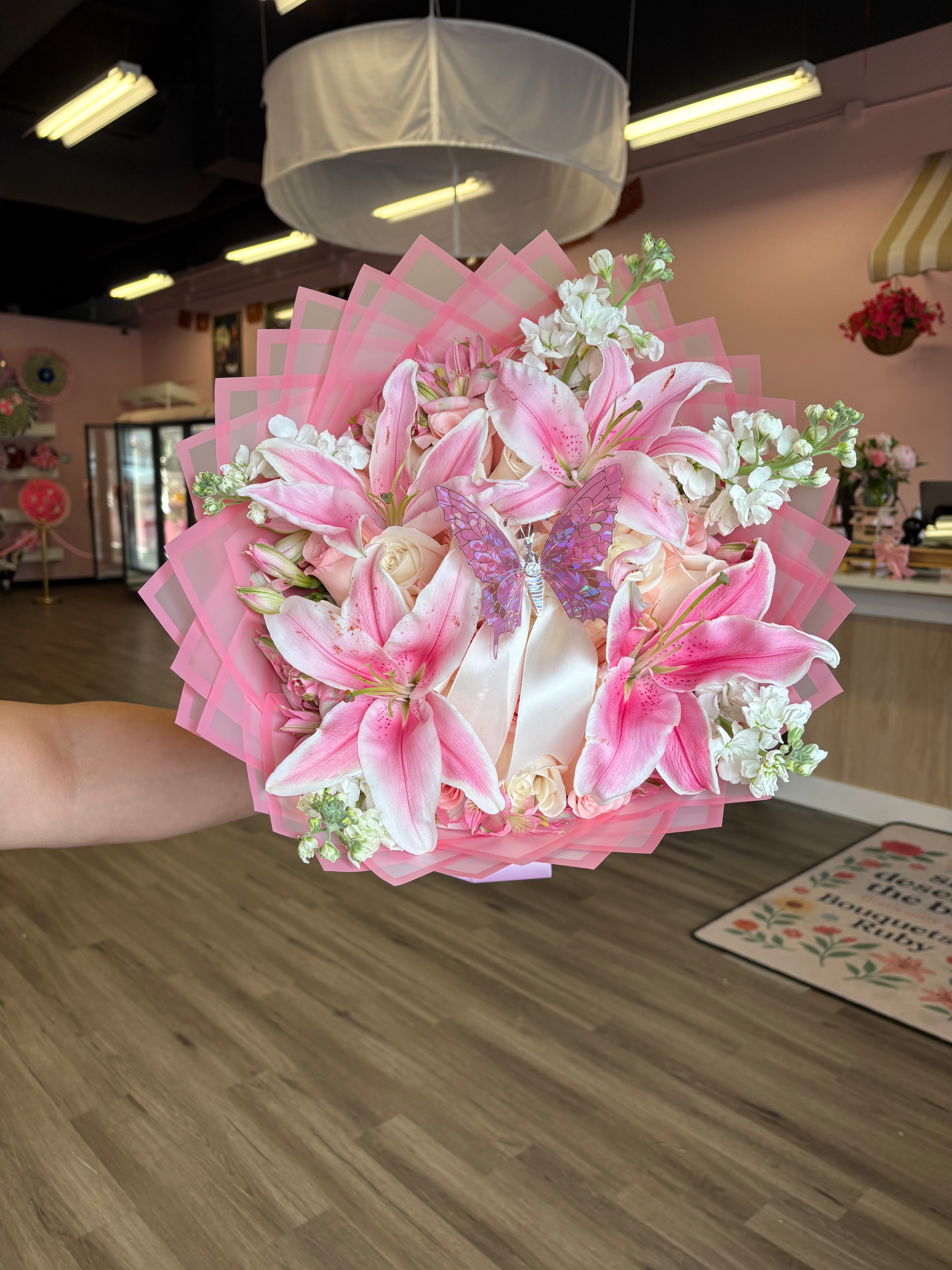 24 ct pink &amp; whites  Lily 🌺