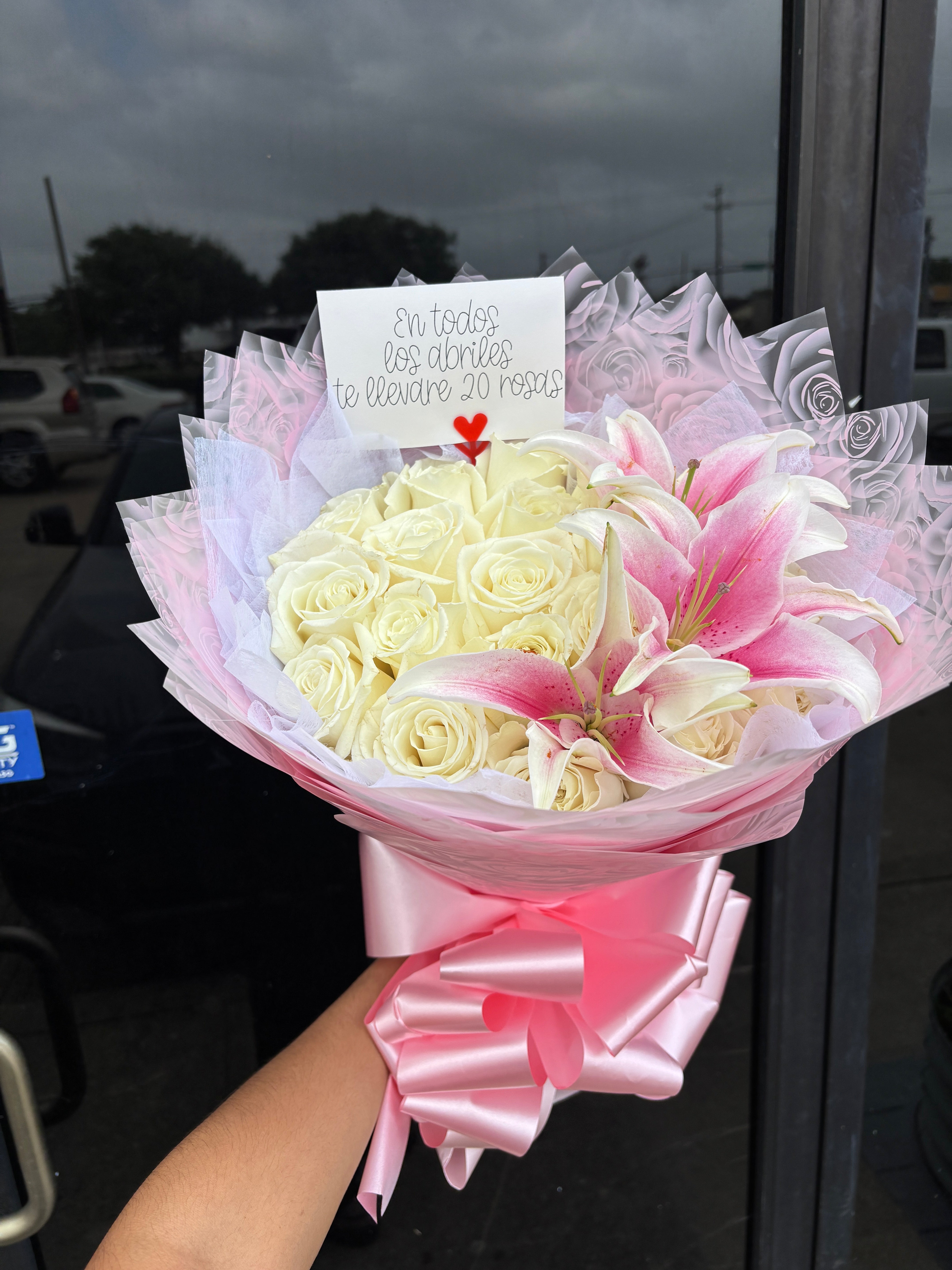 20 Roses + Lily’s 🌸💘