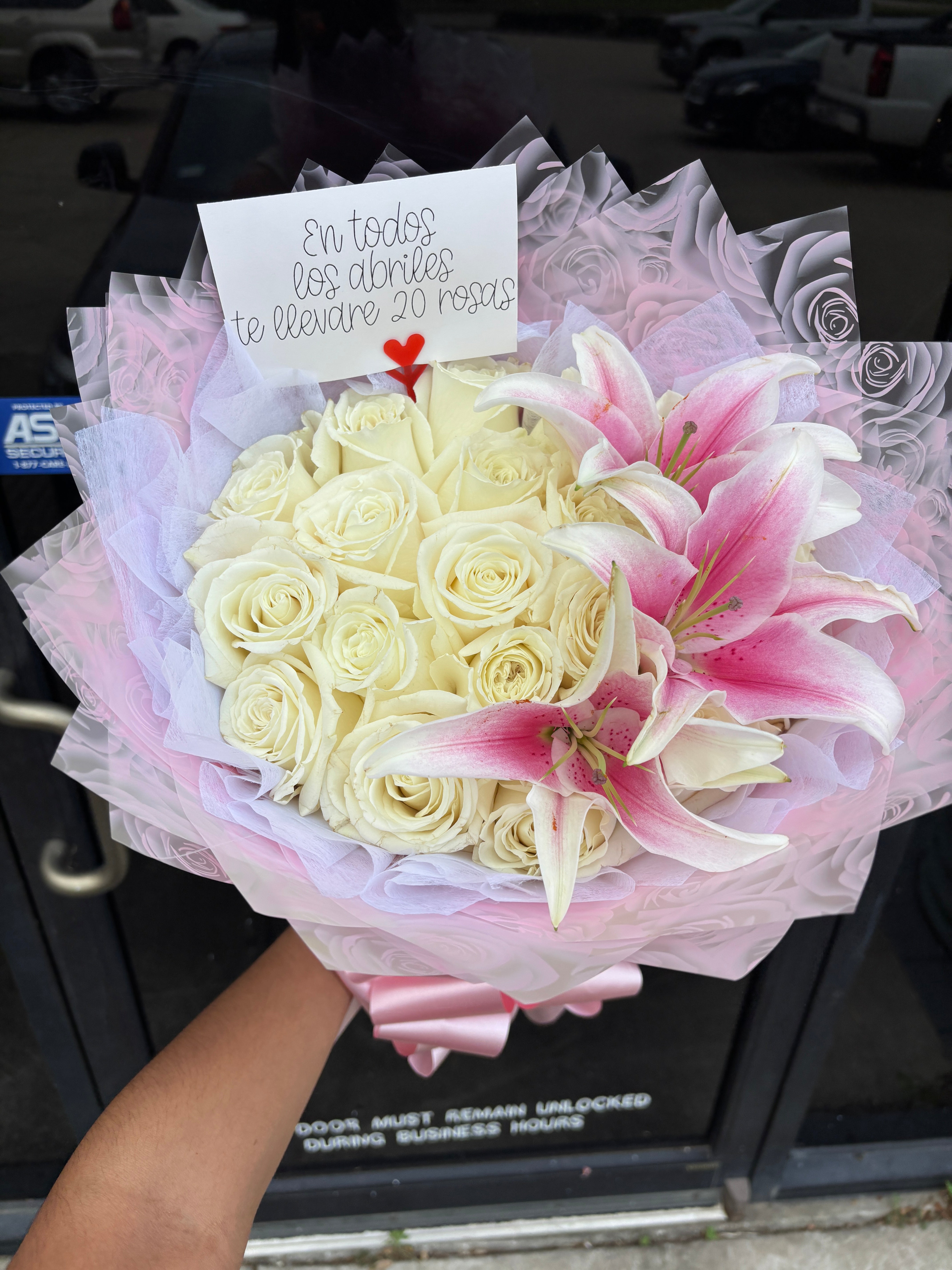 20 Roses + Lily’s 🌸💘