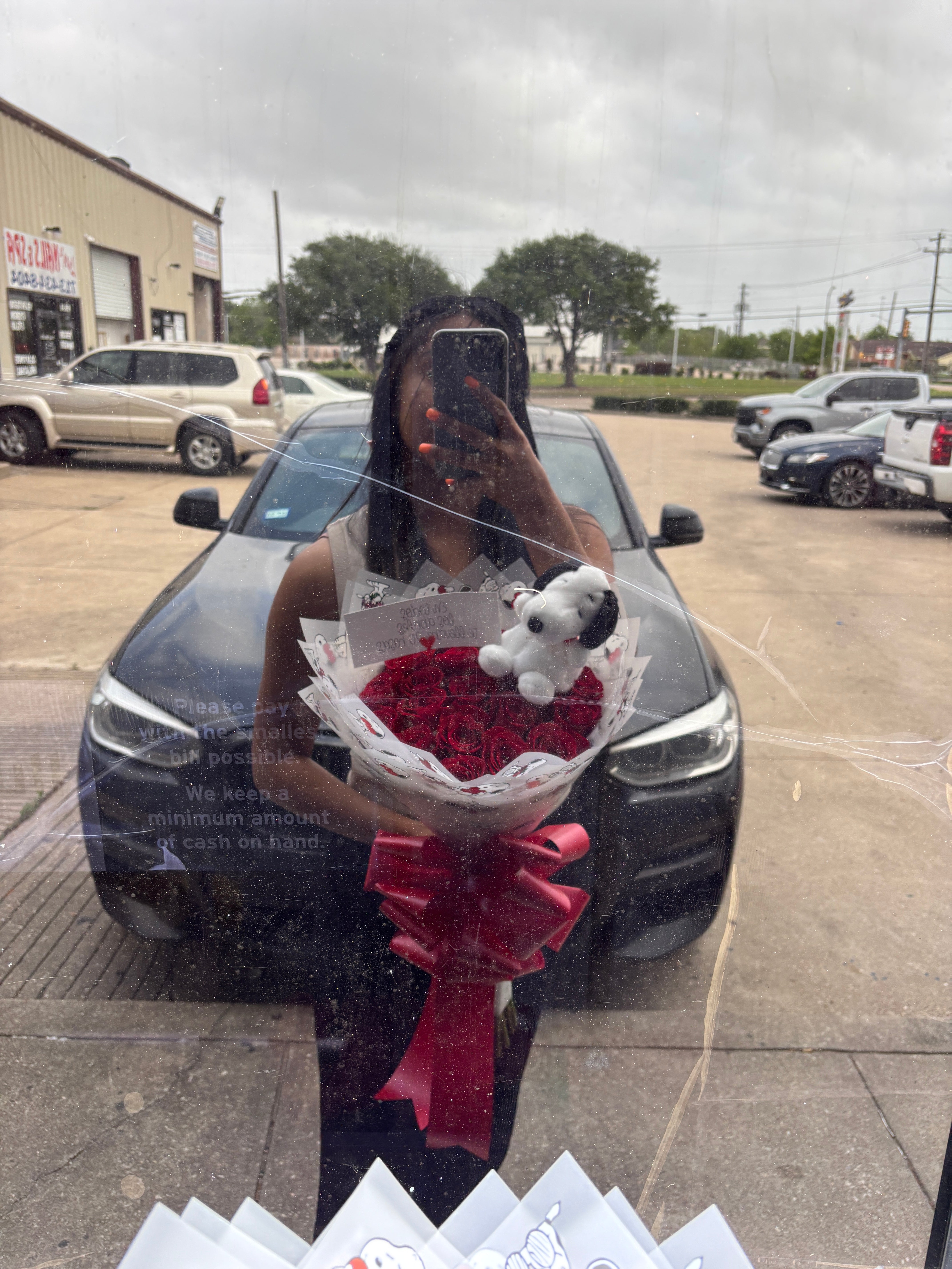 Snoopy with 20 red roses ❤️
