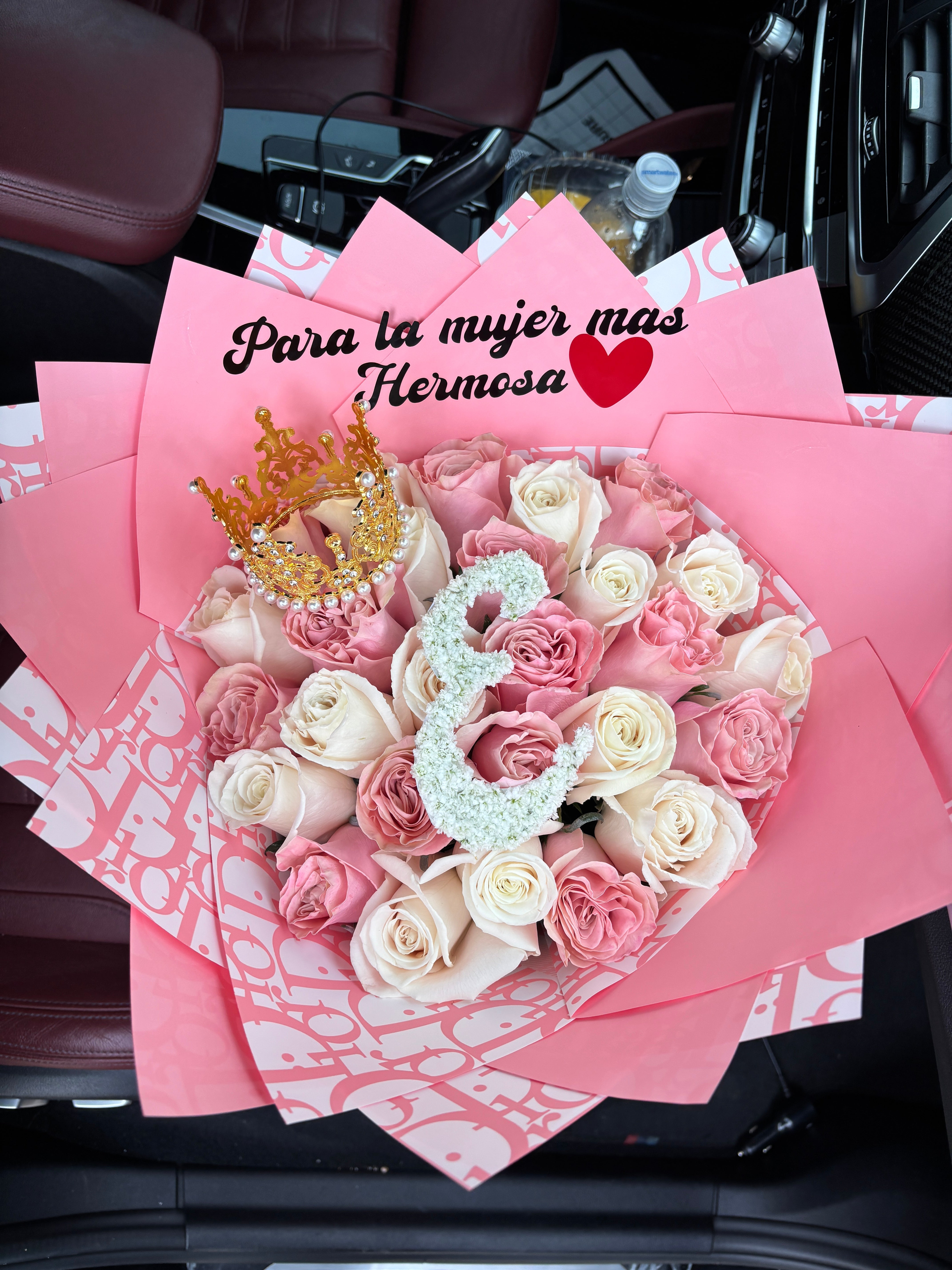 24 pink and white roses + initial  ❤️