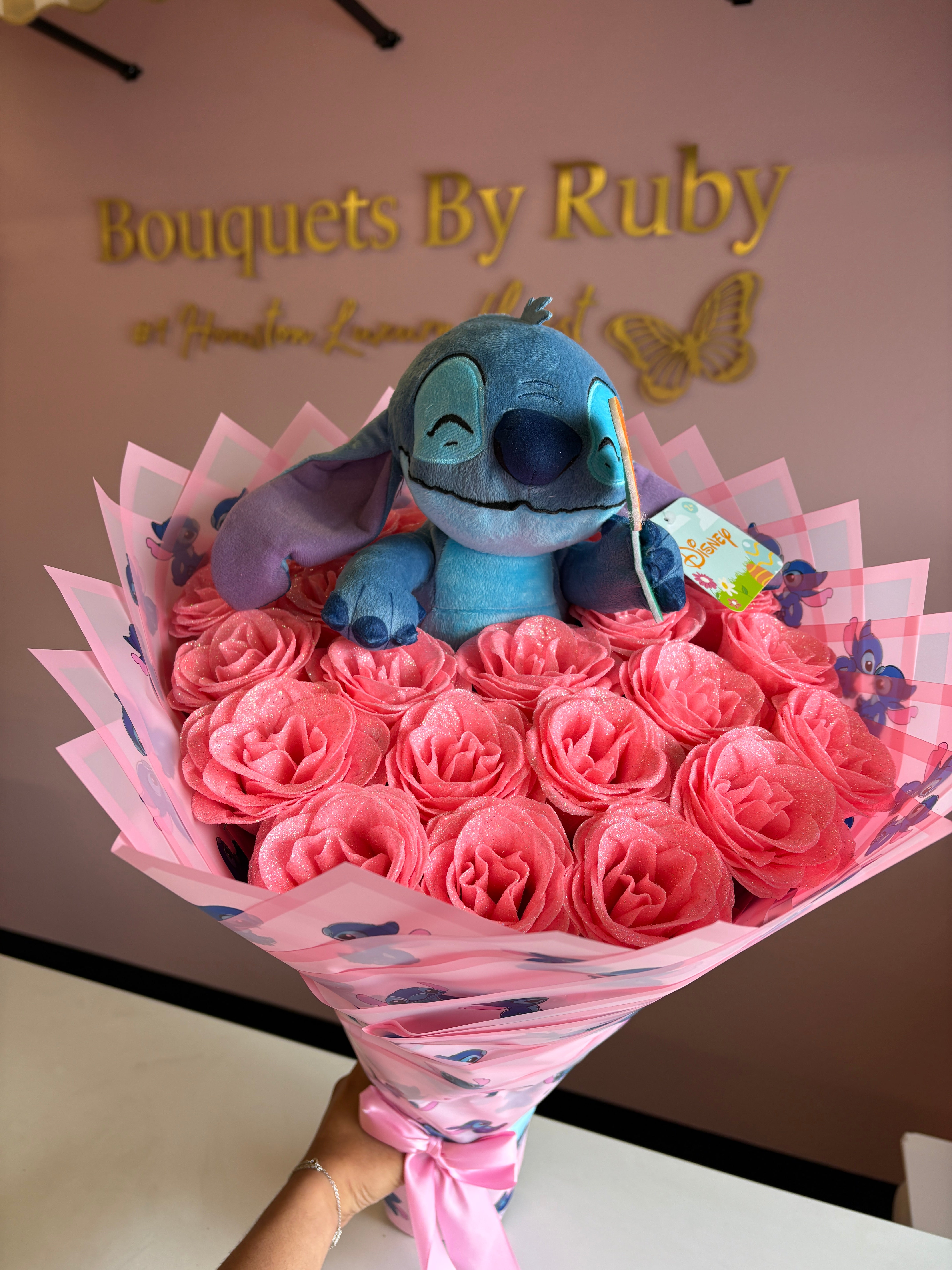 Stitch Holding flower Pink garden 🌸
